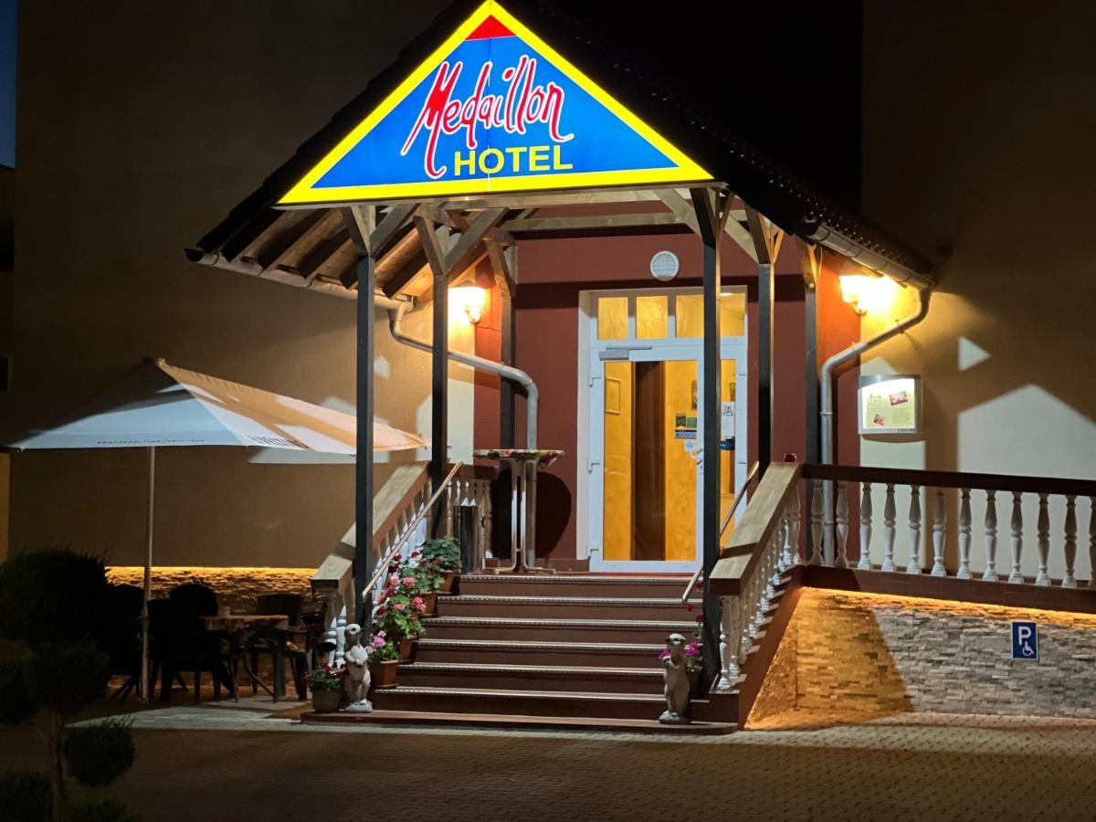 Hotel Medaillon Magdeburg Ngoại thất bức ảnh