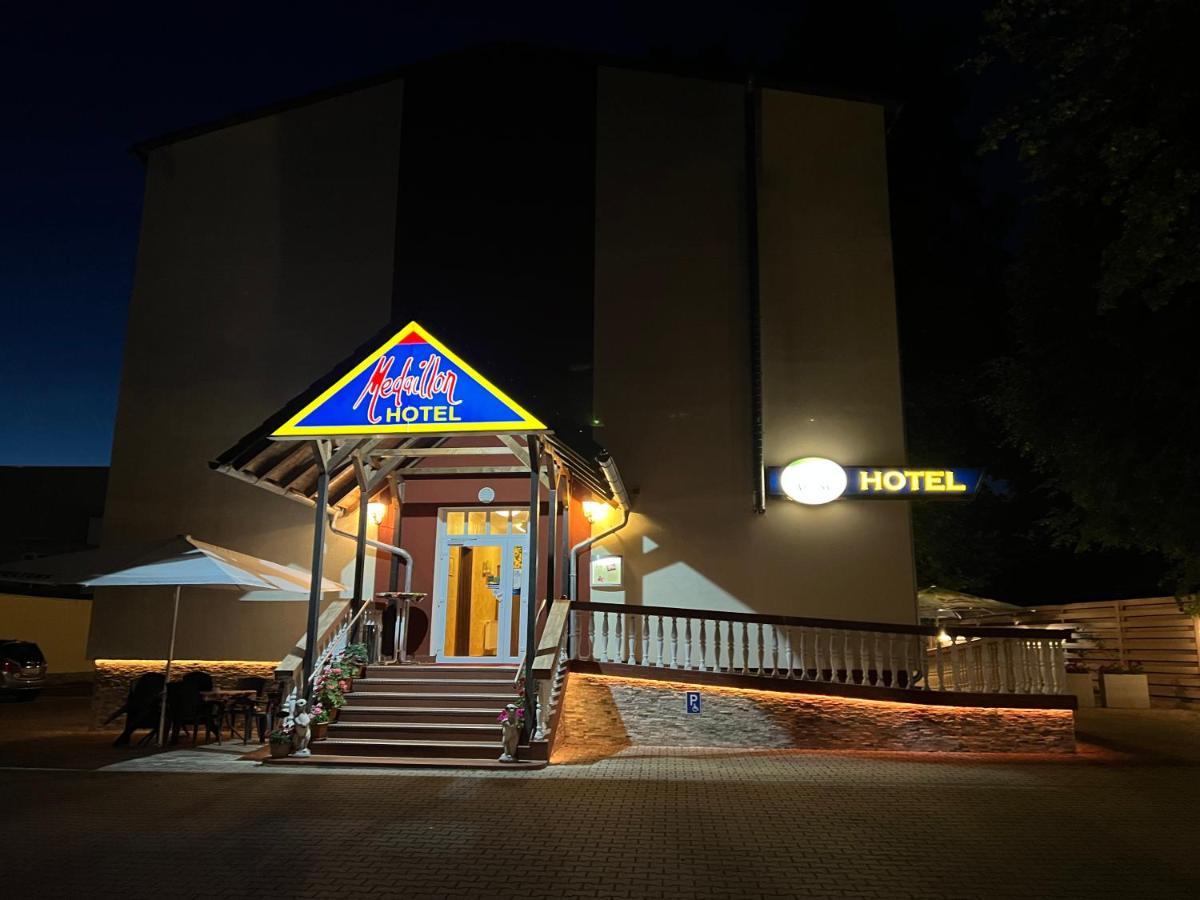 Hotel Medaillon Magdeburg Ngoại thất bức ảnh