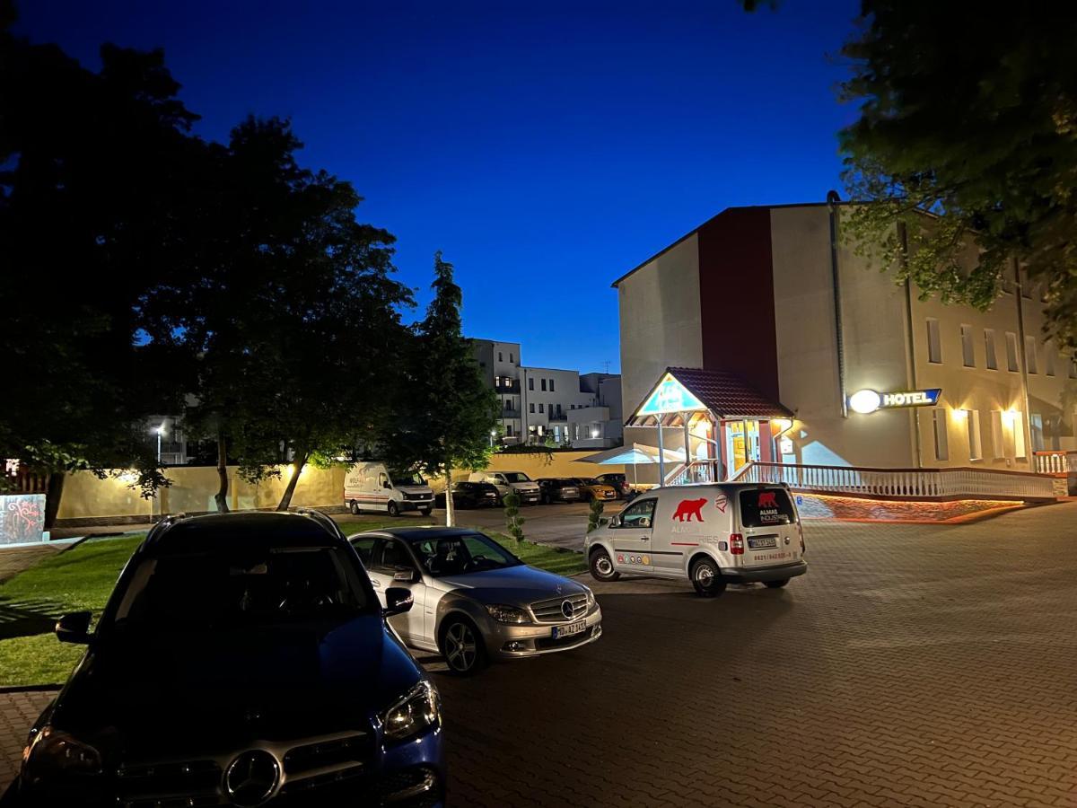 Hotel Medaillon Magdeburg Ngoại thất bức ảnh