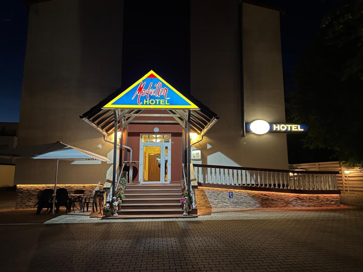 Hotel Medaillon Magdeburg Ngoại thất bức ảnh