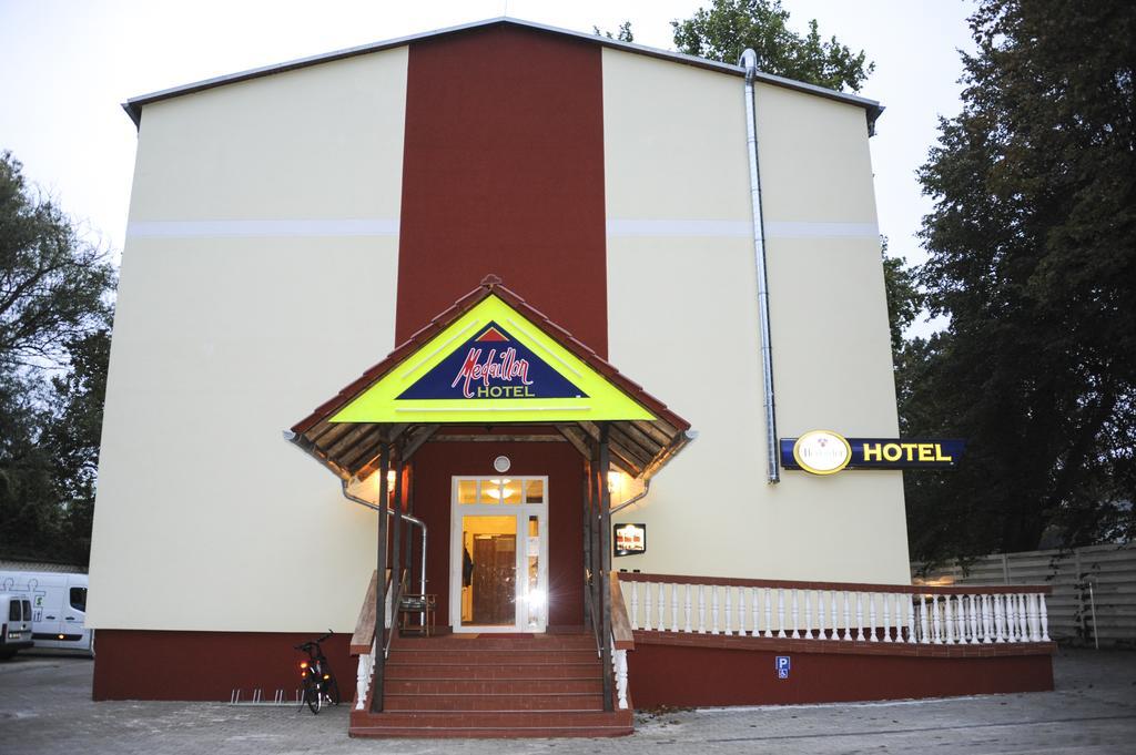 Hotel Medaillon Magdeburg Ngoại thất bức ảnh